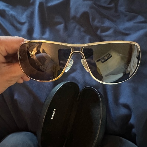 Prada vintage sunglasses - got it in early 2000’s - No call out. Unisex - Picture 3 of 7